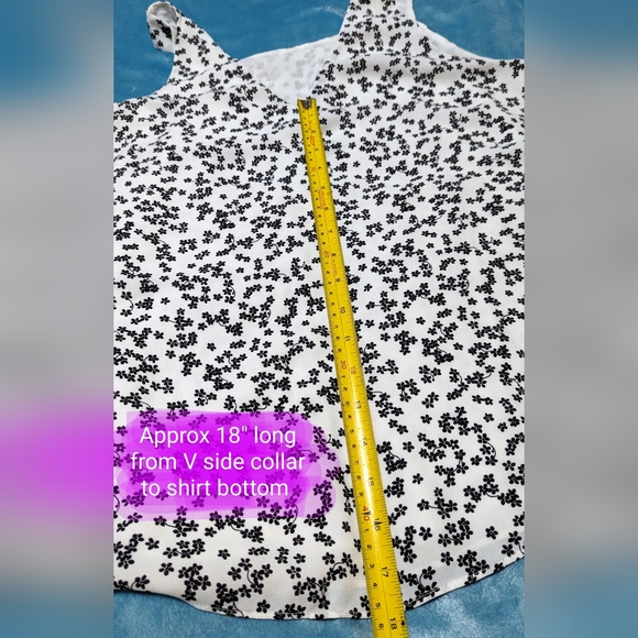 Reversible white with black flower design, size large, EUC - Picture 8 of 8